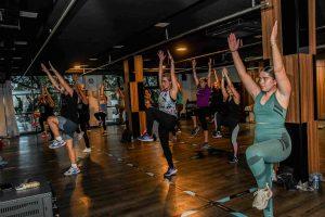Descubre la Energía de Zumba en Century Fitness: Baila tu Camino hacia la Diversión y el Fitness